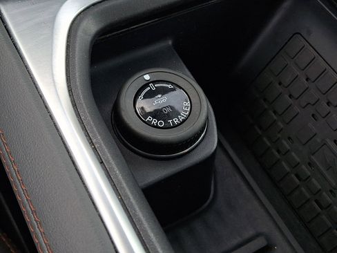 Used 2025 Ford Expedition Active image 26