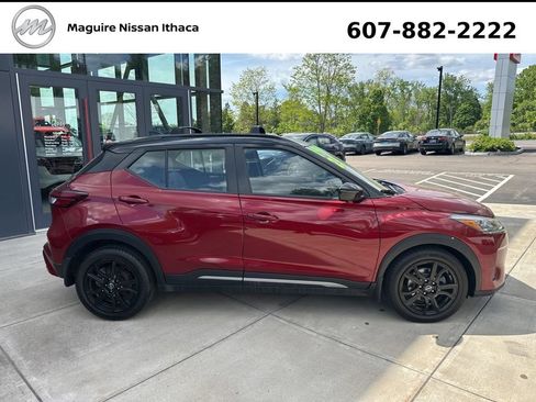 Used 2023 Nissan Kicks SR w/ SR Premium Package FWD image 5