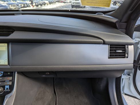 Used 2017 Jaguar XF R-Sport image 32