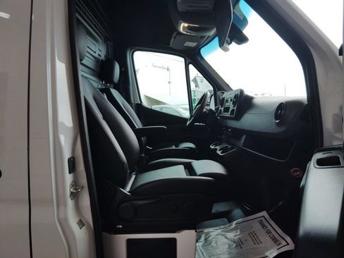 Used 2023 Mercedes-Benz Sprinter 2500 image 11