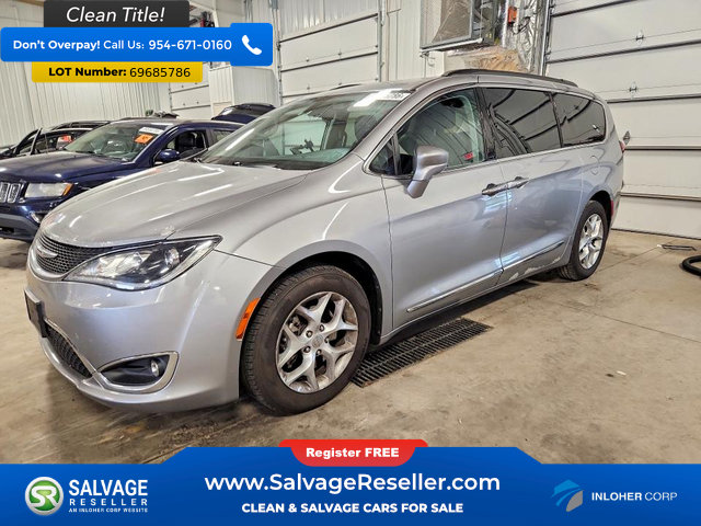 Used 2017 Chrysler Pacifica Touring-L w/ Tire & Wheel Group FWD image 1