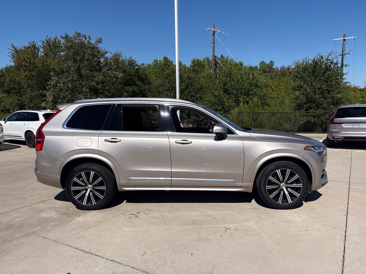 Used 2023 Volvo XC90 B6 Plus w/ Protection Package Premier AWD/4WD image 3
