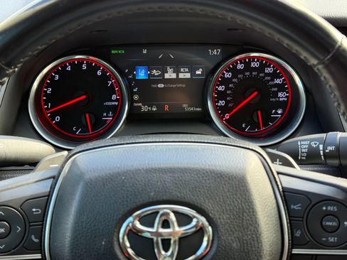 Used 2020 Toyota Camry XSE image 11