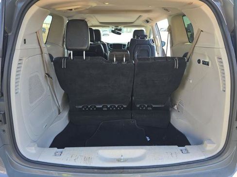 Used 2022 Chrysler Pacifica Limited image 4