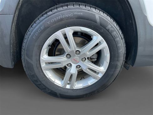 Used 2020 GMC Terrain SLE w/ Driver Convenience Package image 10