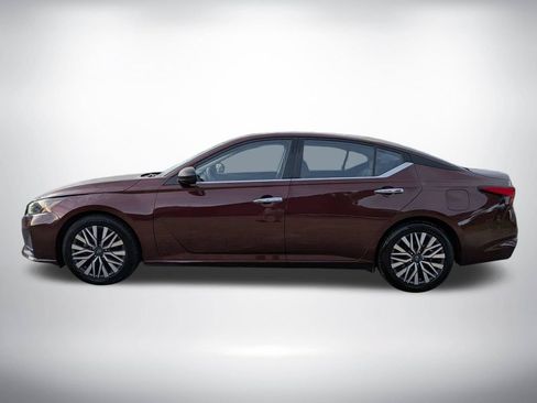 Used 2024 Nissan Altima 2.5 SV FWD image 7