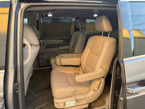Used 2014 Honda Odyssey Touring image 19