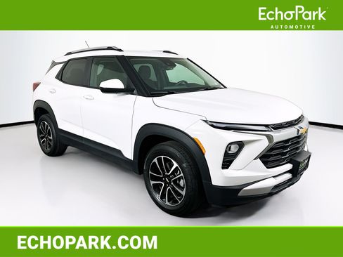 Used 2025 Chevrolet TrailBlazer LT AWD/4WD image 1