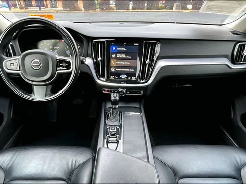 Used 2020 Volvo V60 T5 Momentum image 16