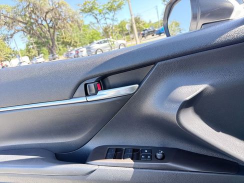 Used 2023 Toyota Camry SE image 10