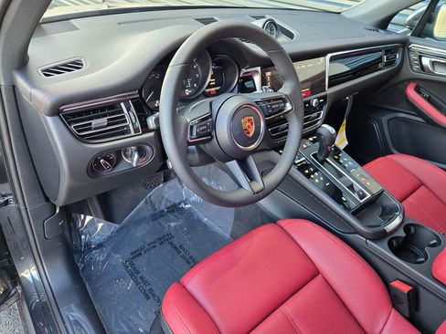 New 2026 Porsche Macan image 4