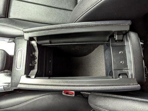 Used 2021 Mercedes-Benz GLB 250 4MATIC image 28