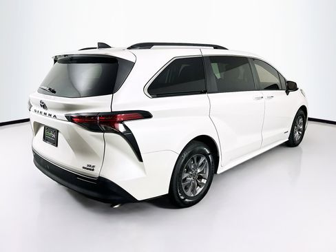 Used 2021 Toyota Sienna XLE w/ XLE Plus Package image 9