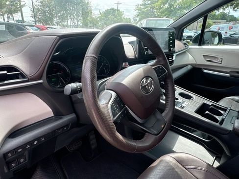 Used 2021 Toyota Sienna Platinum AWD/4WD image 20