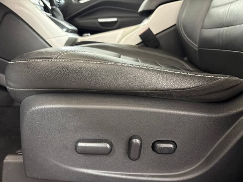 Used 2015 Ford C-MAX SEL w/ Equipment Group 302A FWD image 24