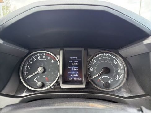 Used 2021 Toyota Tacoma TRD Off-Road image 27