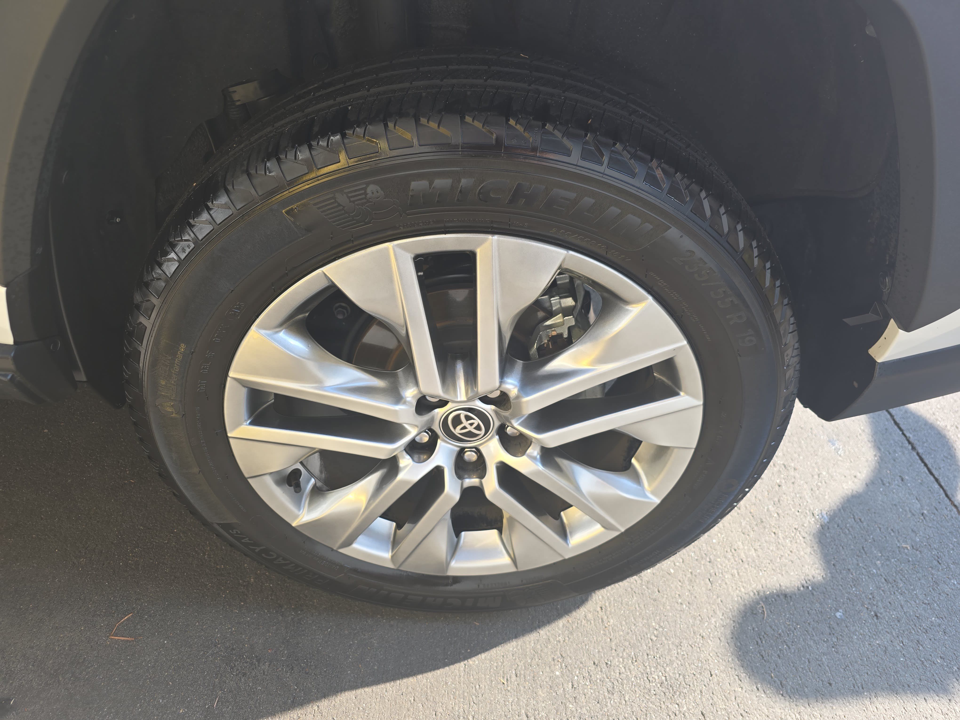 Used 2023 Toyota RAV4 Limited FWD image 34