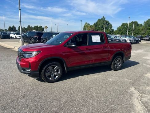 Used 2025 Honda Ridgeline TrailSport image 3