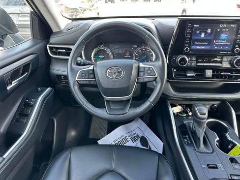 Used 2022 Toyota Highlander XLE image 19