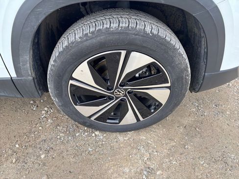 Used 2025 Volkswagen Taos SE image 30