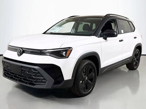 New 2026 Volkswagen Taos SE image 1