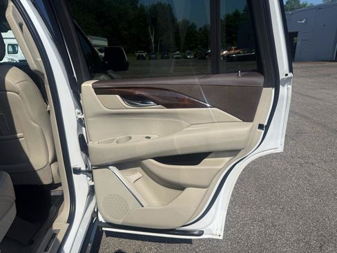 Used 2017 Cadillac Escalade Premium Luxury AWD/4WD image 23