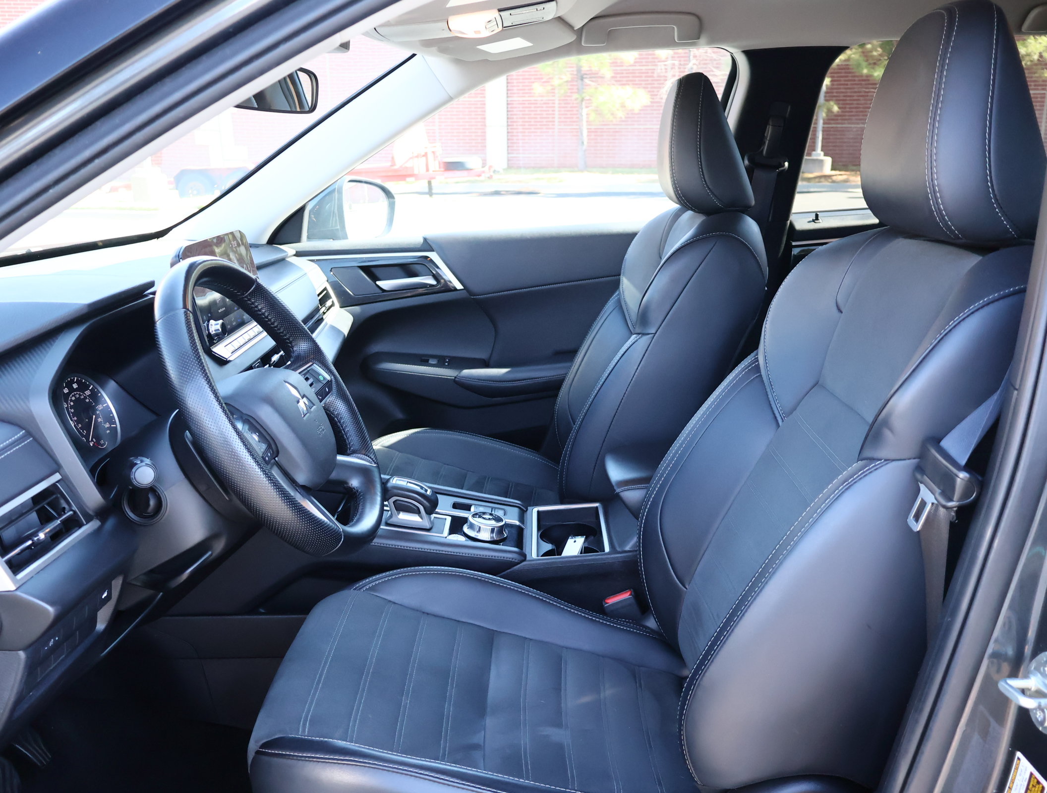 Used 2024 Mitsubishi Outlander SE FWD image 10