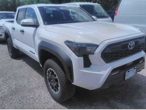 Certified 2024 Toyota Tacoma TRD Off-Road AWD/4WD image 2