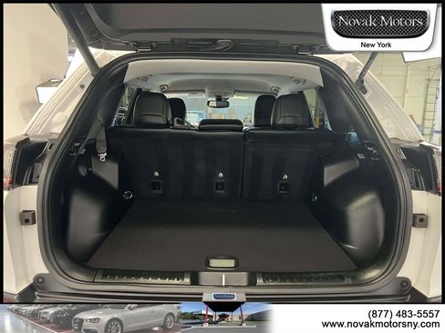 Used 2023 Jeep Cherokee Trailhawk image 11