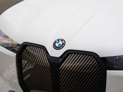 New 2026 BMW iX xDrive60 image 33