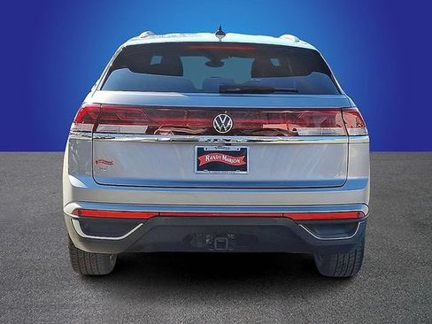 Used 2024 Volkswagen Atlas Cross Sport SE FWD image 5