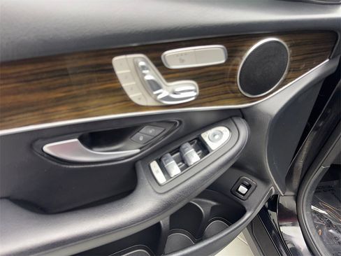 Used 2020 Mercedes-Benz GLC 300 image 27