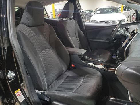 Used 2016 Toyota Prius Three image 14