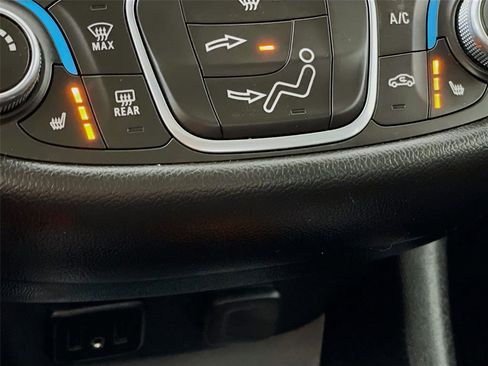 Used 2018 Chevrolet Malibu LT w/ Leather Package image 24