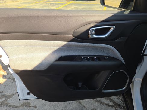 Certified 2024 Jeep Compass Latitude image 6