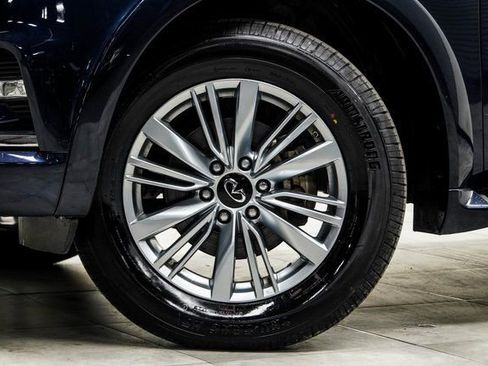 Used 2024 INFINITI QX80 Luxe AWD/4WD image 3