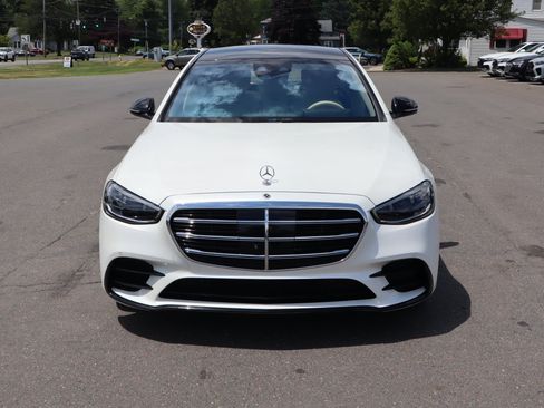 Used 2022 Mercedes-Benz S 580 4MATIC Sedan w/ AMG Line Package image 2