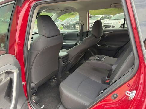 Used 2025 Toyota RAV4 LE image 9