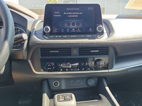 Used 2023 Nissan Rogue SV FWD image 13