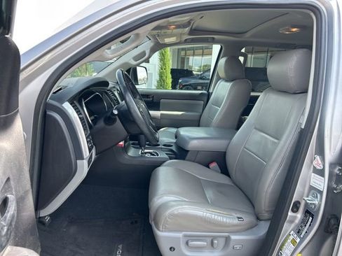 Used 2019 Toyota Sequoia SR5 AWD/4WD image 21