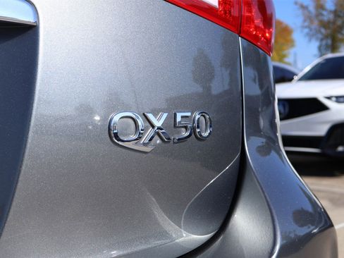 Used 2017 INFINITI QX50 2WD w/ Premium Plus Package image 7