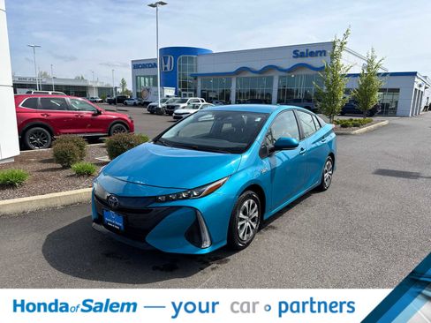 Used 2021 Toyota Prius Prime XLE image 2
