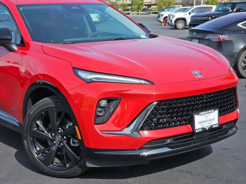 Used 2025 Buick Envision Sport Touring image 3