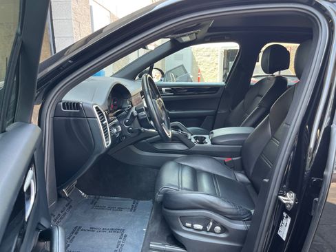Used 2021 Porsche Cayenne S AWD/4WD image 11
