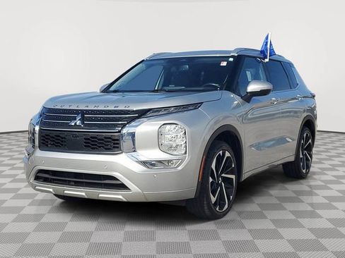 Used 2024 Mitsubishi Outlander SEL image 2