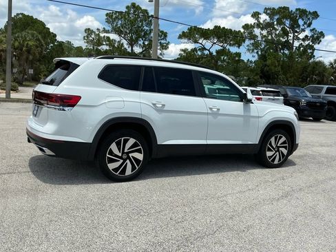 Used 2024 Volkswagen Atlas SE FWD image 12