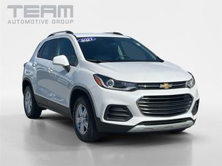 Used 2022 Chevrolet Trax LT w/ LT Convenience Package image 1