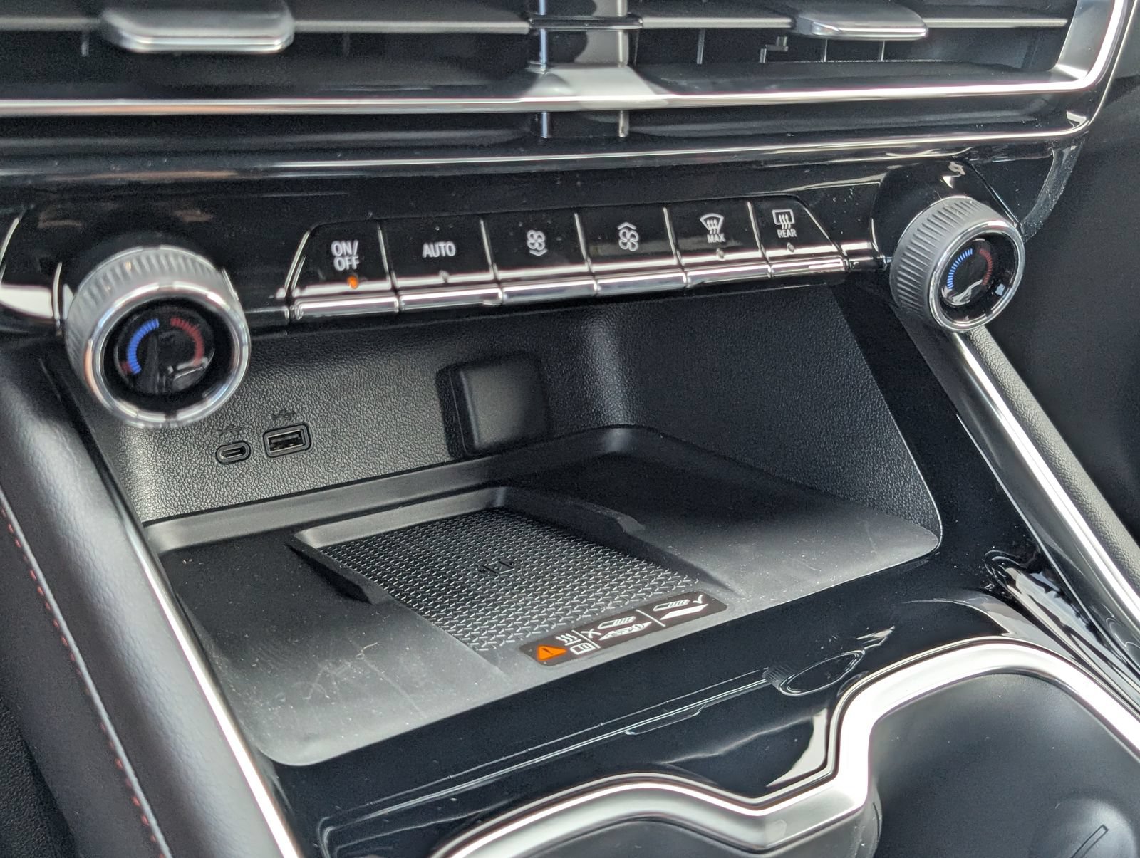 New 2026 Chevrolet Traverse RS w/ LPO, Floor Liner Package FWD image 19