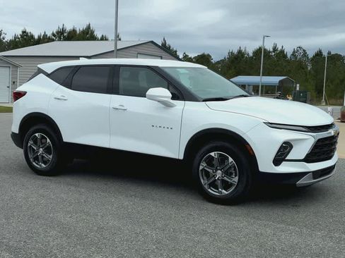 Used 2025 Chevrolet Blazer LT FWD image 2