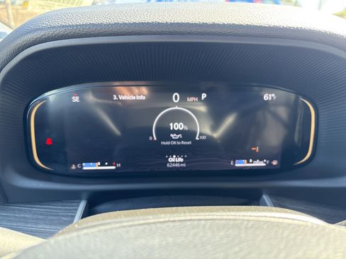 Certified 2024 Jeep Wagoneer L Series III w/ Flexible Seating Group image 25